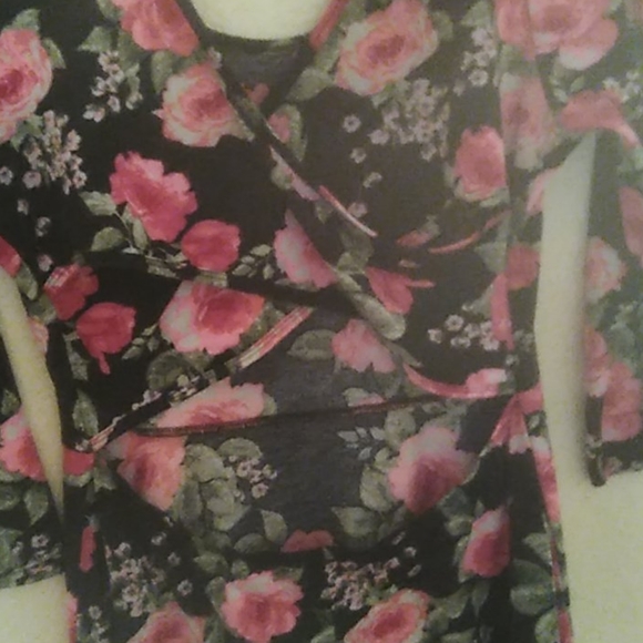 Pink roses dress - Picture 3 of 3